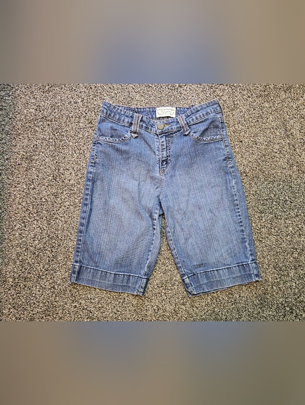 Y2k Levi's Women's Denim Bermuda Shorts sz 8